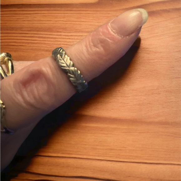 Vintage Feather Clip Ons - Picture 3 of 3